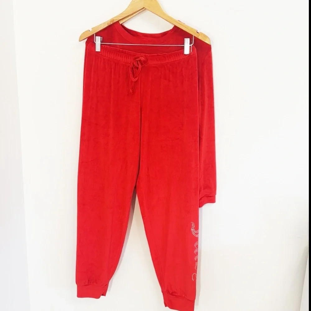 JUICY COUTURE New Red Velvet Lounging Set With Bling Logo NWOT Size Medium - Picture 4 of 6